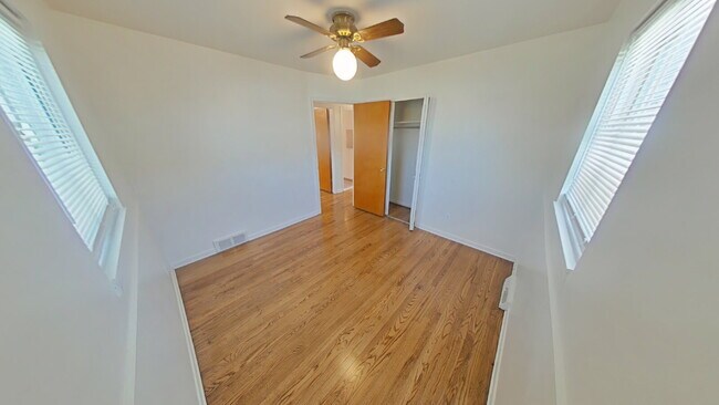 Foto del edificio - 8261 Gerald Ave