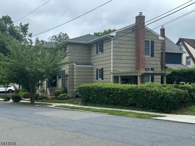 Foto del edificio - 35 Field Rd