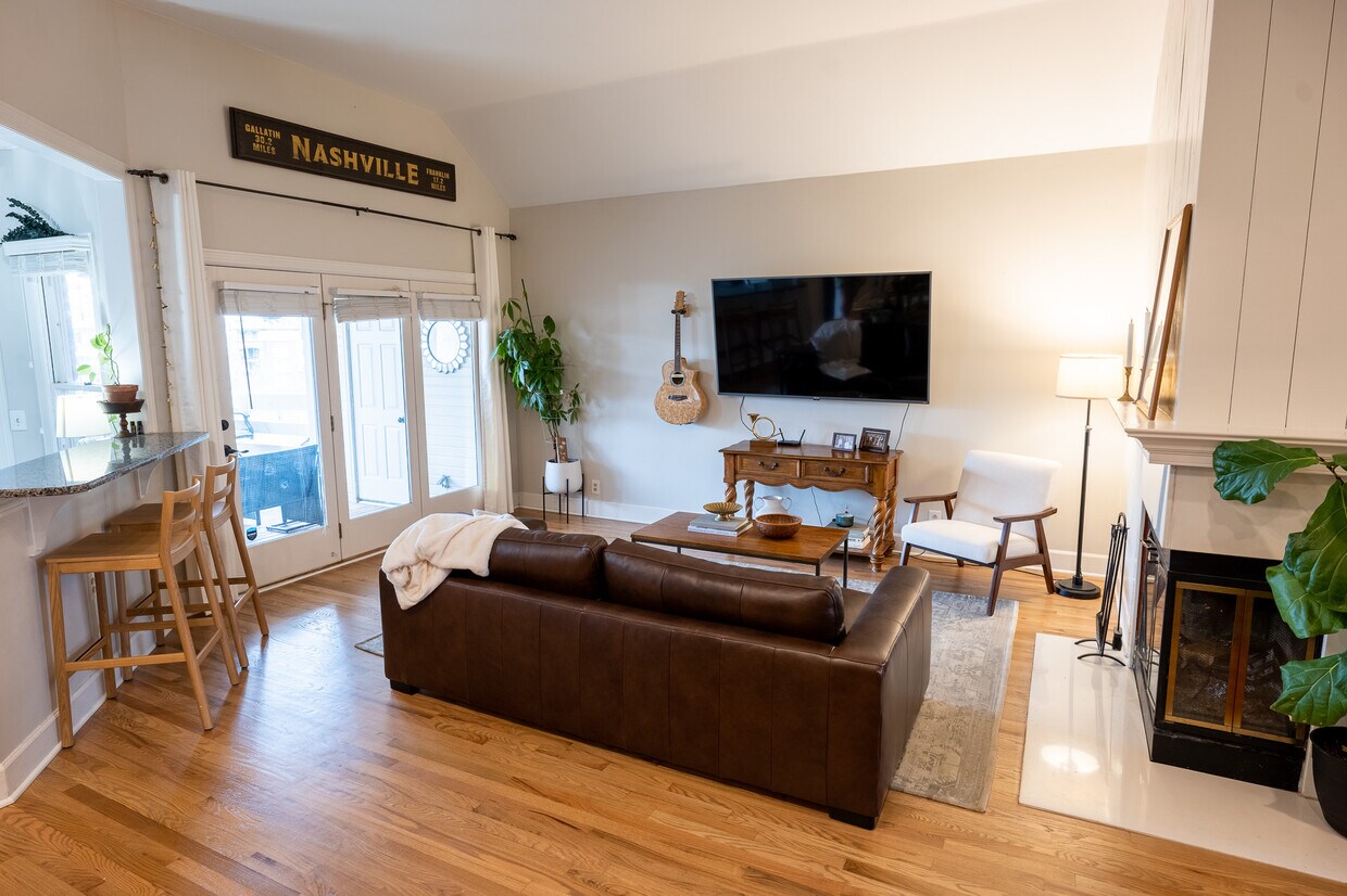 Primary Photo - 309 Boxmere Pl