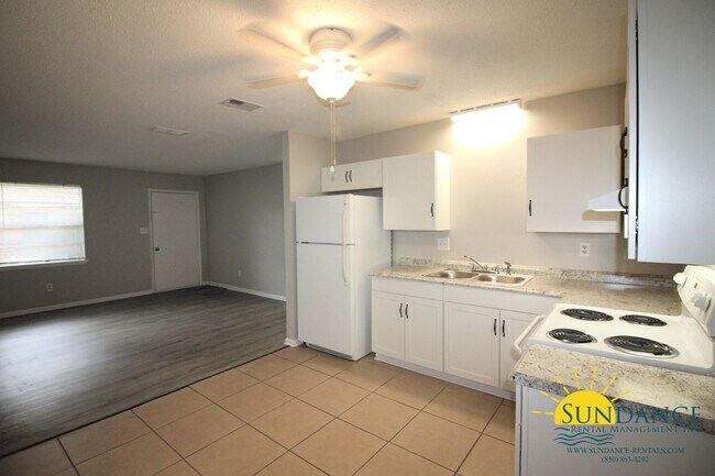Building Photo - Great 2 Bedroom Unit in Fort Walton Beach