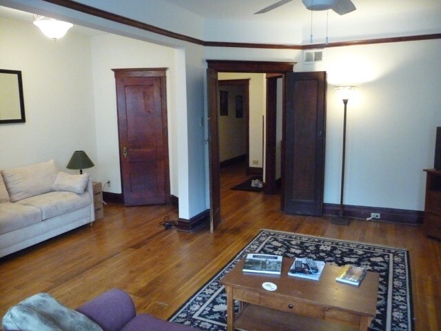 Building Photo - 914 W Belle Plaine Ave