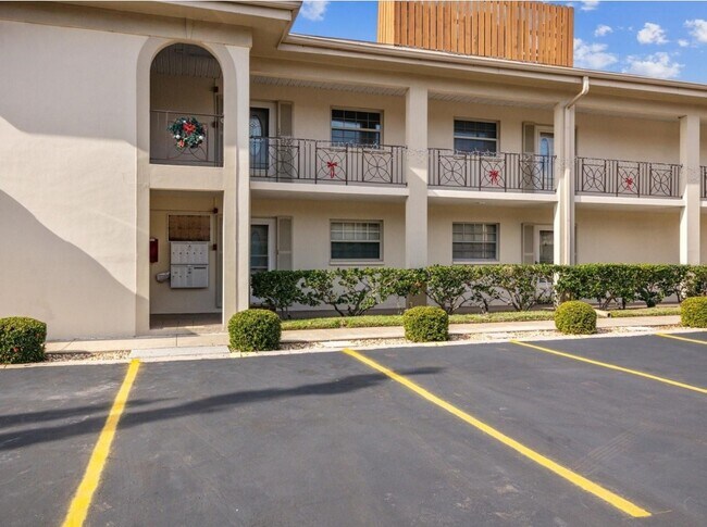 Foto del edificio - 19029 US Highway 19 N