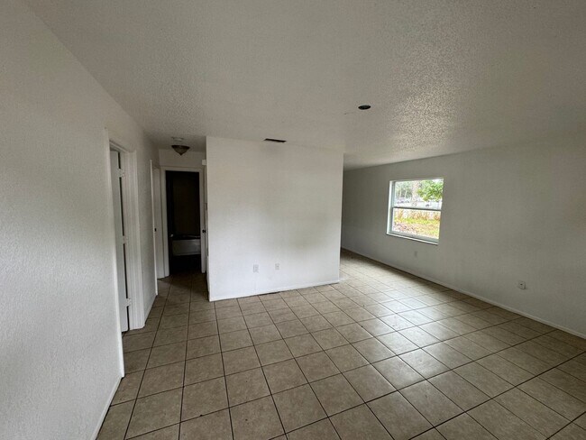 Building Photo - P2NPs Duplex 5607&amp;5609 20th St W