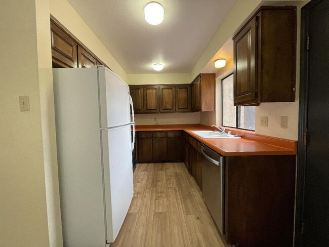 Building Photo - 331 Cheryl Ct