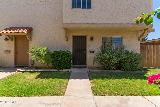 Building Photo - 1211 E Townley Ave