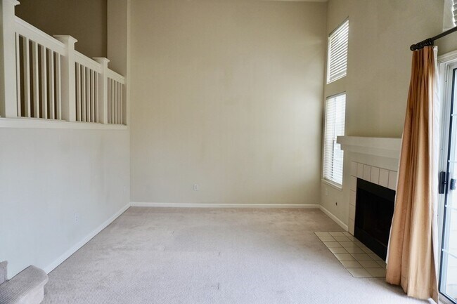 Building Photo - Townhouse for Rent