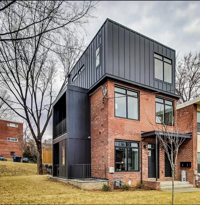 Street View - 4400 2nd St NE