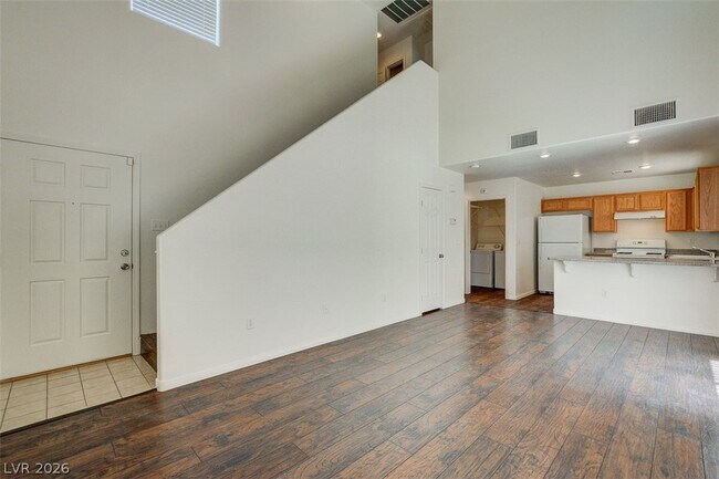 Foto del edificio - 5003 Groveland Ave