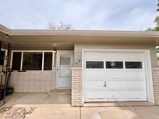 Building Photo - 2428 Clearview Ave