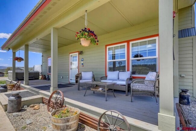 Building Photo - 420 Ponderosa Dr