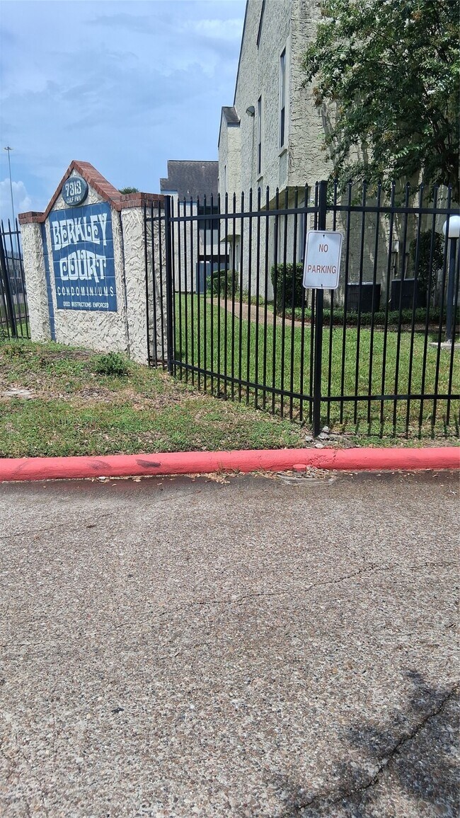 Building Photo - 7313 Gulf Fwy