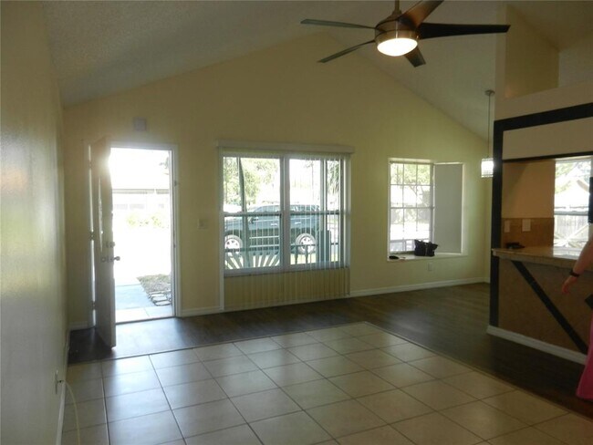 Building Photo - 2660 Lazar Ct