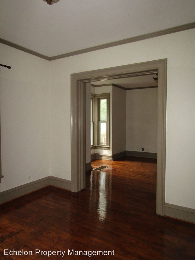 Foto del edificio - 1106 S Broadway St
