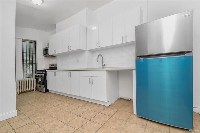 Foto del edificio - 310 E 105th St