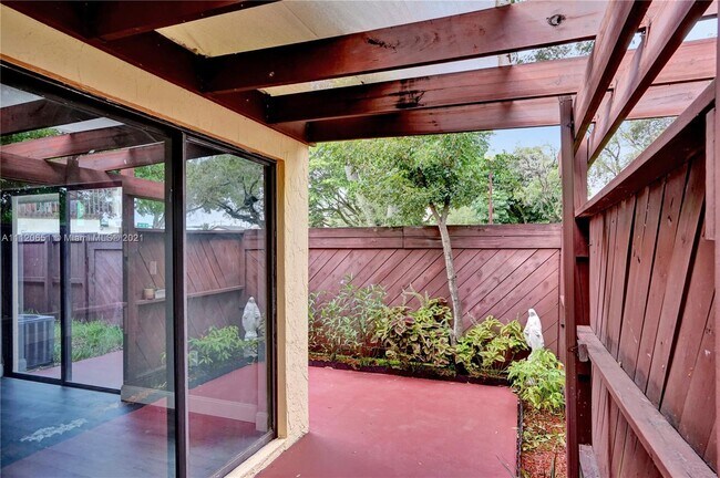 Building Photo - 6641 SW 137th Ct