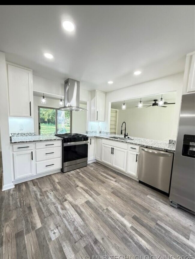 Foto del edificio - 5701 S Rockford Pl