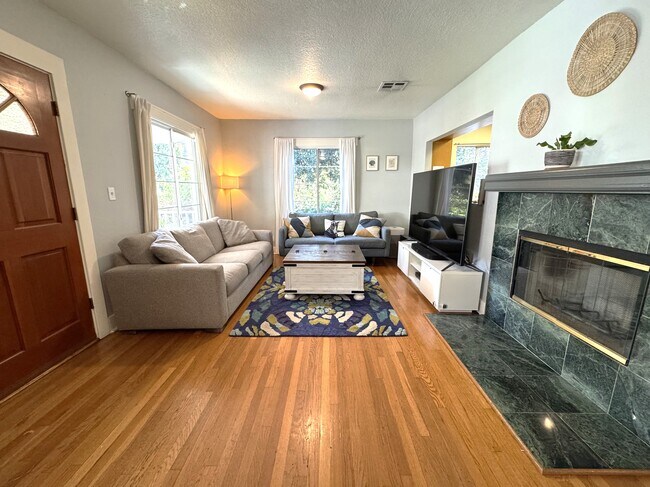 Foto del edificio - 4940 Lockhaven Ave