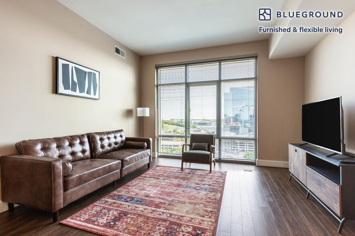 Foto principal - 12025 Town Square St