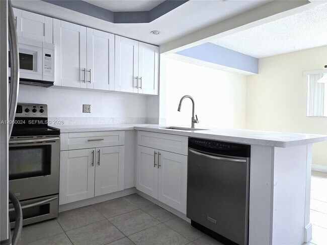 Foto del edificio - 900 SW 104th Ct