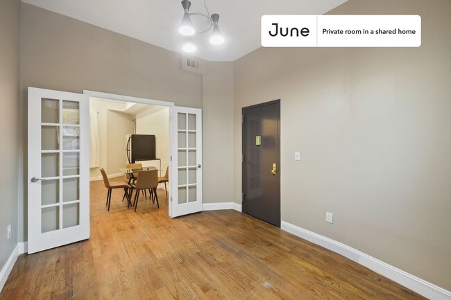 Building Photo - Room in Shared 4 bed/1 bath home