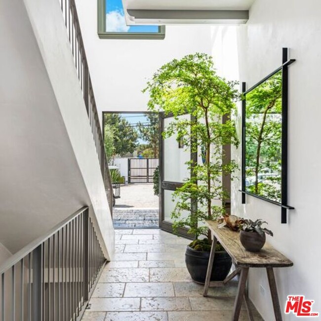 Building Photo - 29075 Grayfox St
