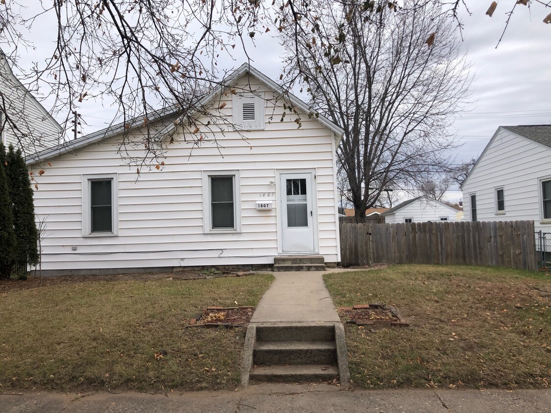 Outside front (street view) - 1807 East Ave S