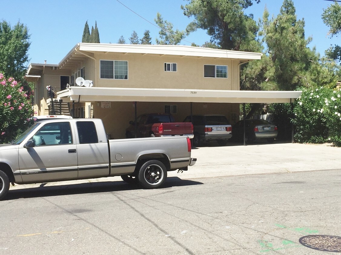 Foto principal - 7539 Cook Ave