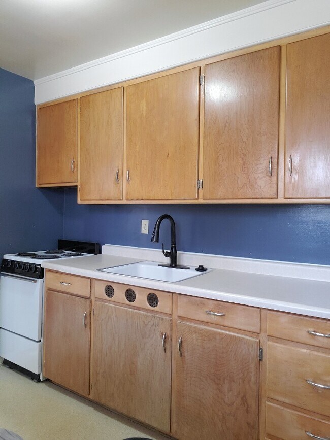 Building Photo - 1301 Jewel Ct