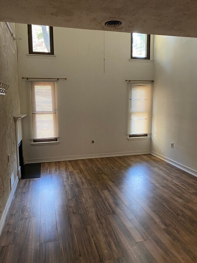 Foto del edificio - 2900 Monterey Ct