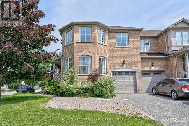 Building Photo - 2 Waterton Crescent