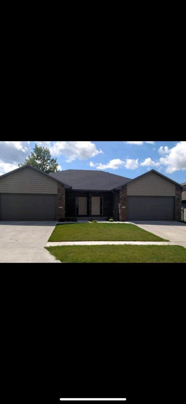 Building Photo - 315 Sunflower Dr