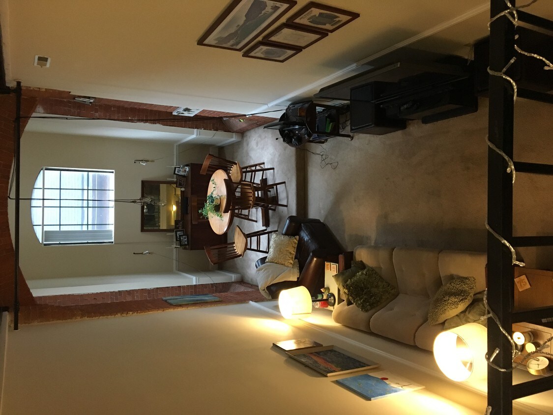 Loft overlooking living room - 110 Elm St