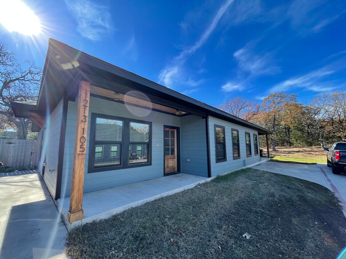 1215 Oak Dr Unit 101, Denison, TX 75020 Room for Rent in Denison, TX