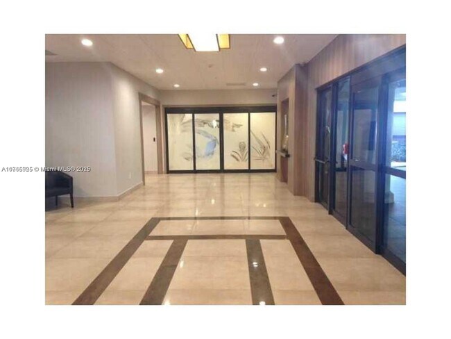 Foto del edificio - 3731 N Country Club Dr