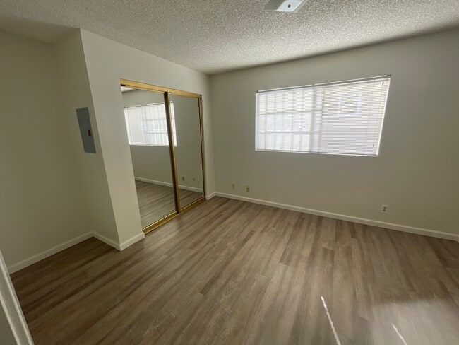 Building Photo - 215 W Lemon Ave