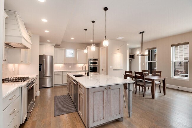 Building Photo - Furnished Home - Move in Ready!