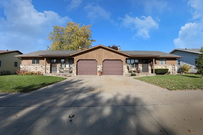 Building Photo - 200 Frances St