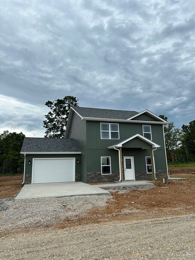 Building Photo - BRAND NEW 4 BED 3 BATH in WAYNESVILLE