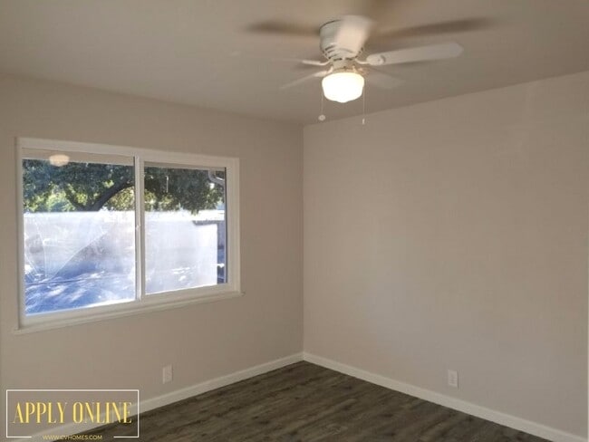 Foto del edificio - Available Soon!