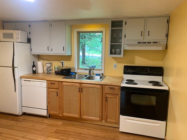 Kitchen - 106 Pineview Ter