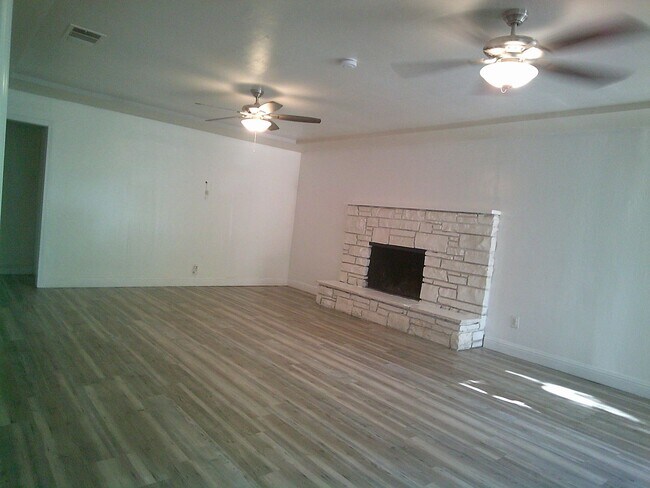 Foto del edificio - 2413 Ashby St