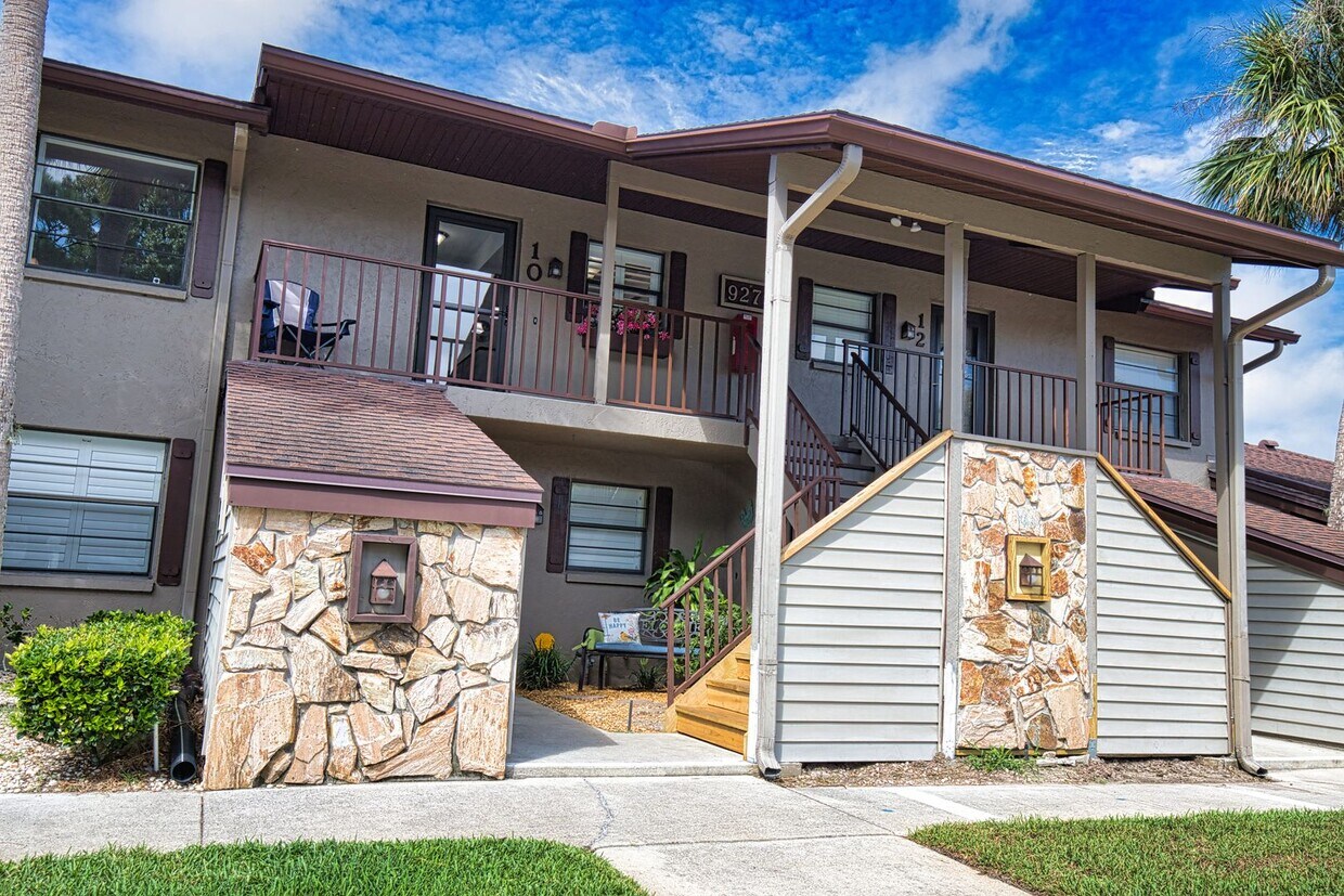 Primary Photo - Seasonal Short-Term Fully Renovated Condo ...