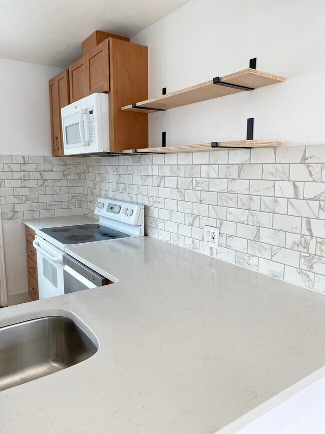 Kitchen - 4050 S Sherman St