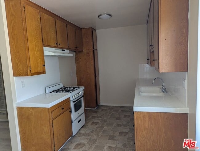 Building Photo - 1365 Orange Grove Ave