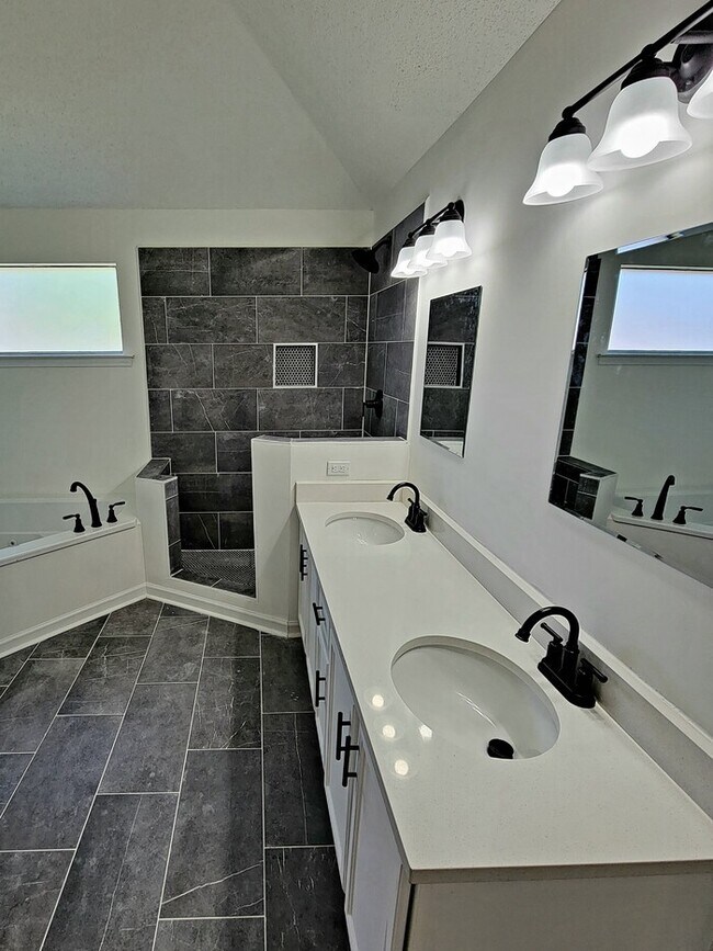 Foto del edificio - Newly Renovated Home