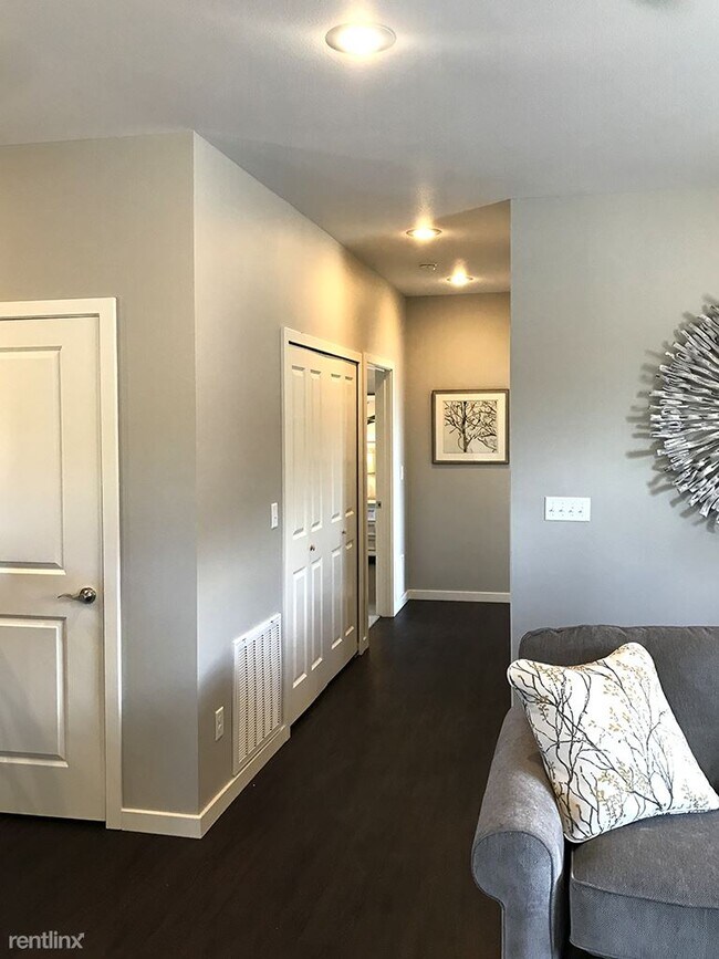 Building Photo - 2 br, 2 bath Townhome - 123 Vista View Dr