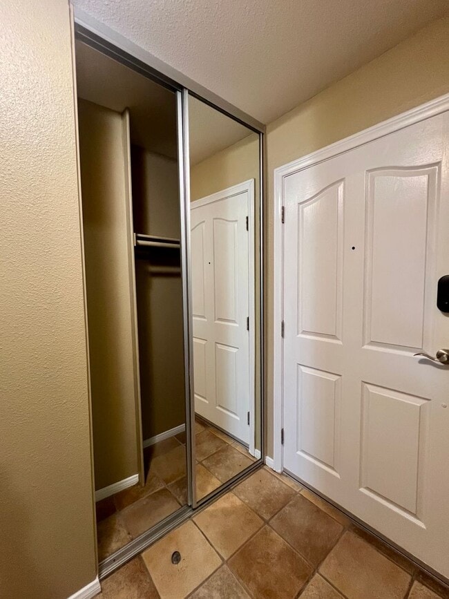 Foto del edificio - Spacious 1BR Condo in the Heart of Normal Heights – Prime Location + Parking! (Pre-leasing! Move ...