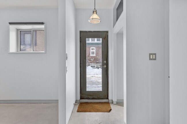 Photo du bâtiment - 301 Euclid Ave