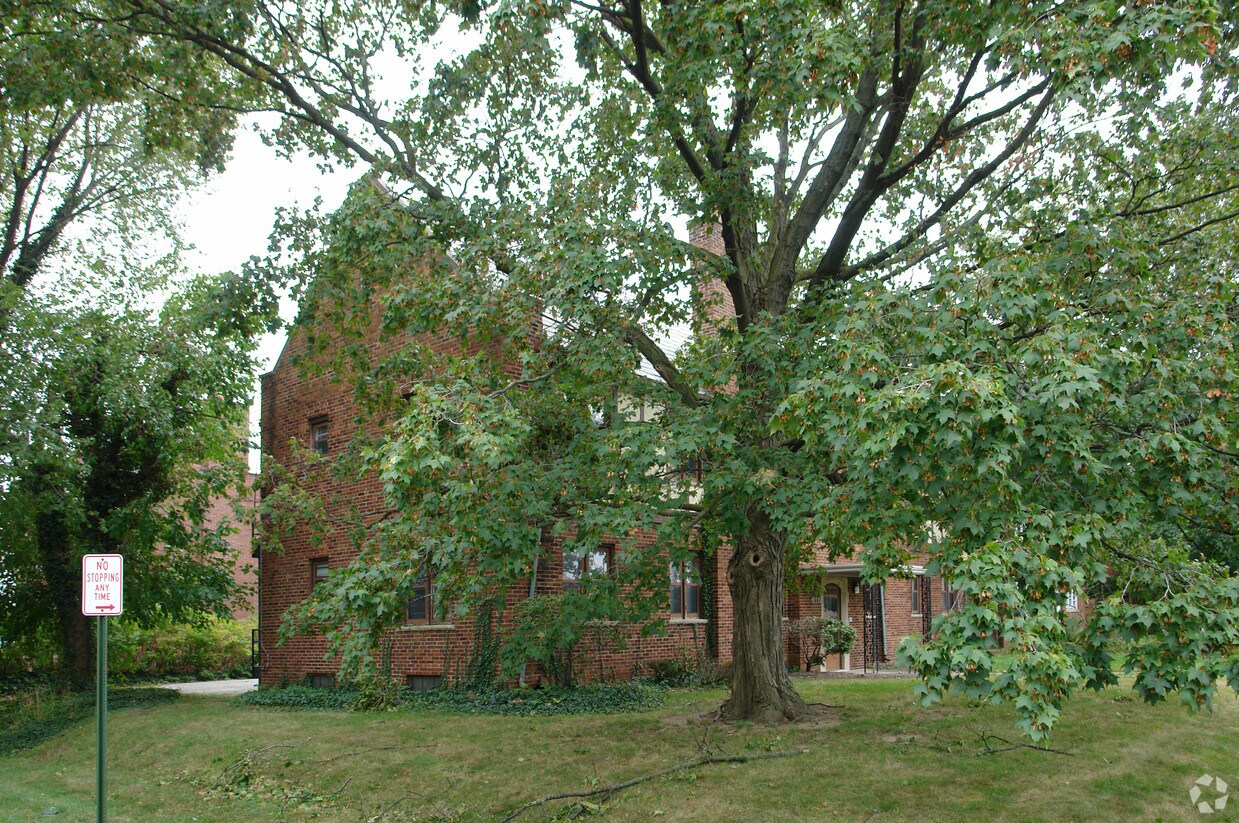 Building Photo - 1542 Northwest Blvd
