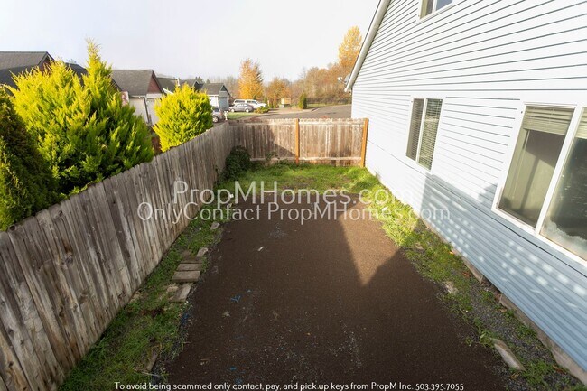Building Photo - Charming Retreat in Scenic Molalla: Your I...